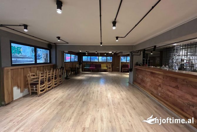 Ambient biznesi me qera 2+1 ne Tirane - 1,800 Euro