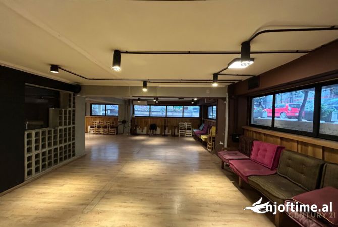 Ambient biznesi me qera 2+1 ne Tirane - 1,800 Euro