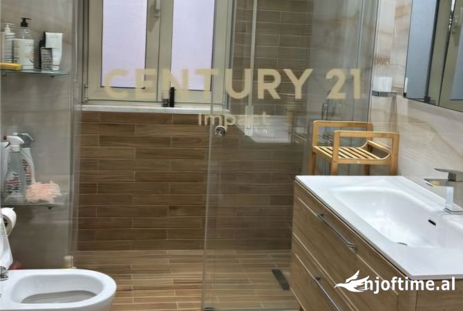 Shtepi ne shitje Apartament ne Tirane, 2+1, Mobilimi E mobiluar, Pagesa 310,000  Euro.