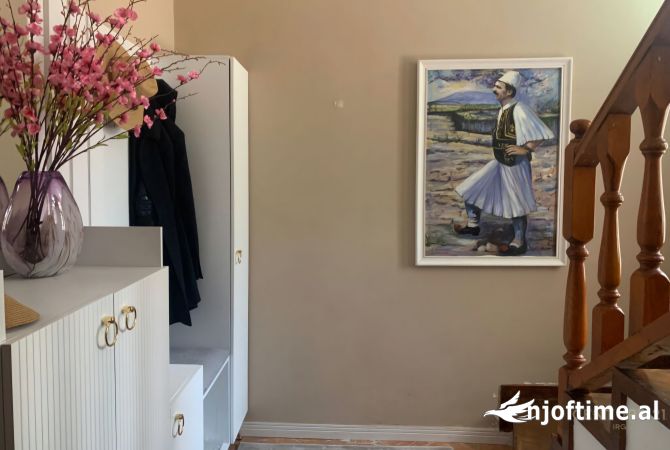 Shtepi ne shitje Vila Luksoze ne Tirane, 4+1, Mobilimi E mobiluar, Pagesa 370,000  Euro.