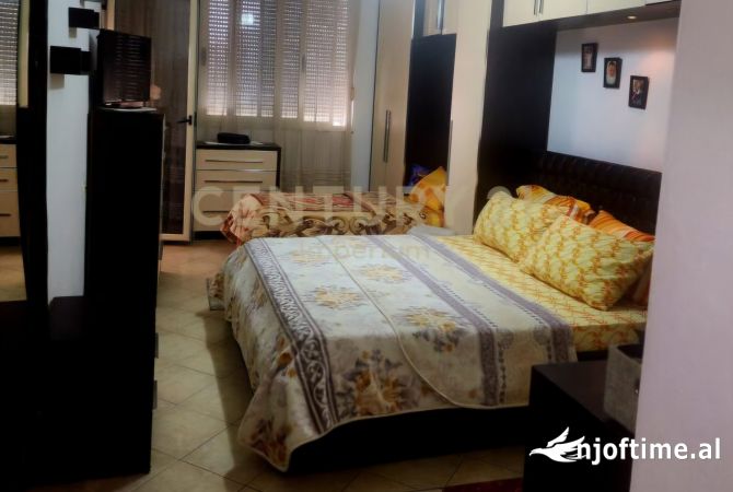 Shtepi ne shitje Apartament ne Tirane, 1+1, Mobilimi E mobiluar, Pagesa 100,000  Euro.