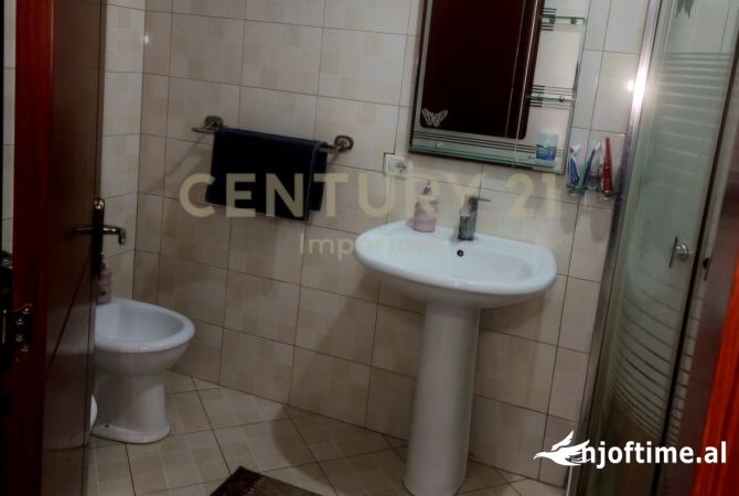 Shtepi ne shitje Apartament ne Tirane, 1+1, Mobilimi E mobiluar, Pagesa 100,000  Euro.