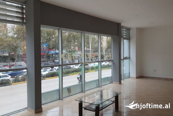 Ambient biznesi me qera 3+1 ne Tirane - 1,800 Euro