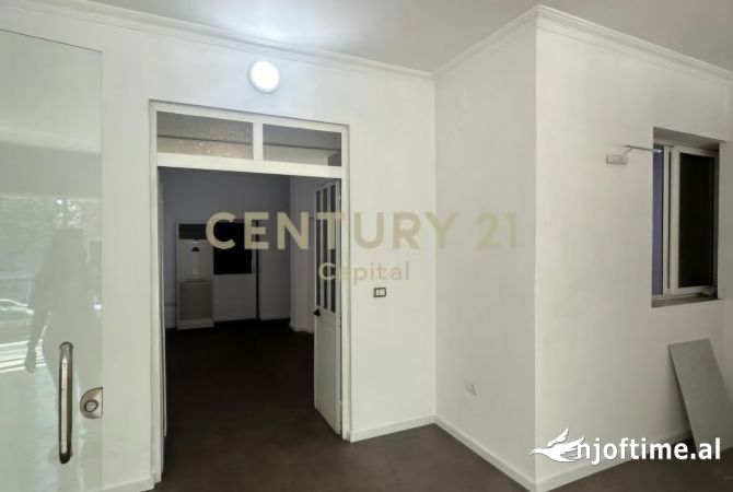 ‼️**AMBIENT KOMERCIAL BUZE RRUGE NE "LAPRAKE"‼️