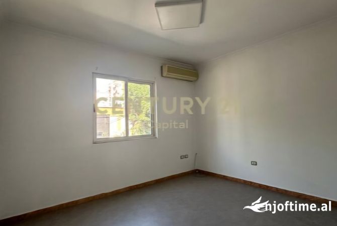 ‼️**AMBIENT KOMERCIAL BUZE RRUGE NE "LAPRAKE"‼️