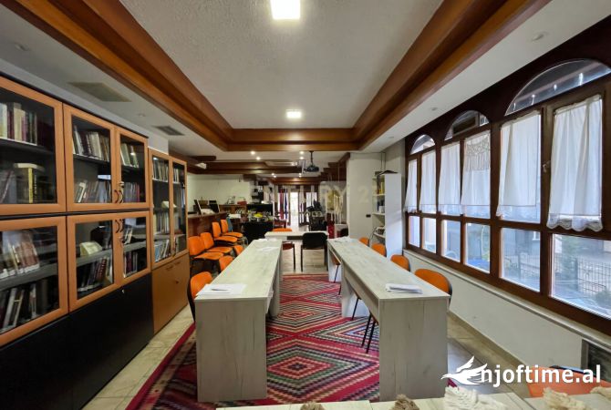 Ambient biznesi me qera 3+1 ne Tirane - 800 Euro