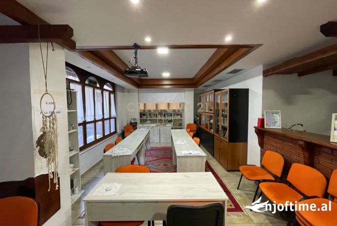 Ambient biznesi me qera 3+1 ne Tirane - 800 Euro