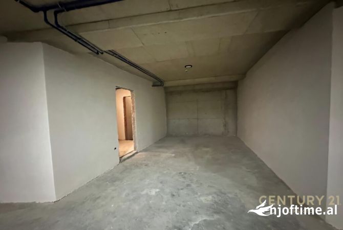 Shtepi ne shitje Vila Luksoze ne Tirane, 3+1, Mobilimi Bosh, pa mobiluar, Pagesa 600,000  Euro.