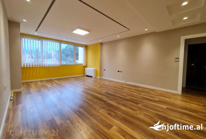 Ambient biznesi me qera 3+1 ne Tirane - 1,500 Euro