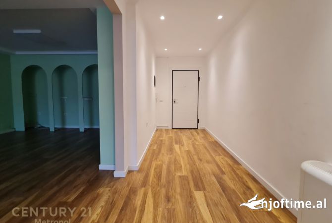Ambient biznesi me qera 3+1 ne Tirane - 1,500 Euro