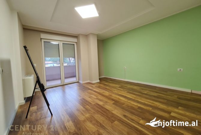 APARTAMENT PER ZYRA ME QIRA 3+1+2, RRUGA E ELBASANIT
