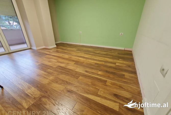 APARTAMENT PER ZYRA ME QIRA 3+1+2, RRUGA E ELBASANIT