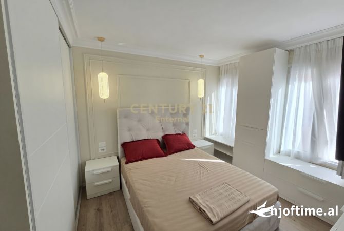 Shtepi me qera Apartament ne Tirane, 3+1, Mobilimi E mobiluar, Pagesa 1,000  Euro.