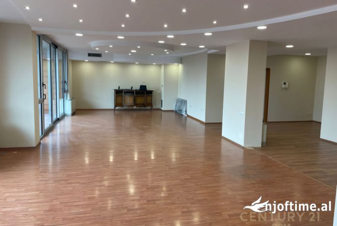 Ambient biznesi me qera 3+1 ne Tirane - 3,500 Euro