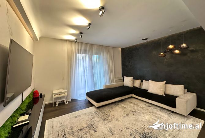 Shtepi me qera 2+1 ne Tirane - 2,500 Euro