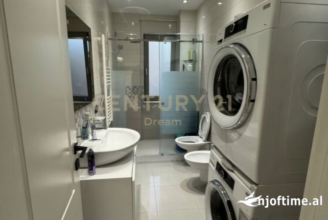 Shtepi ne shitje Apartament ne Tirane, 2+1, Mobilimi E mobiluar, Pagesa 245,000  Euro.