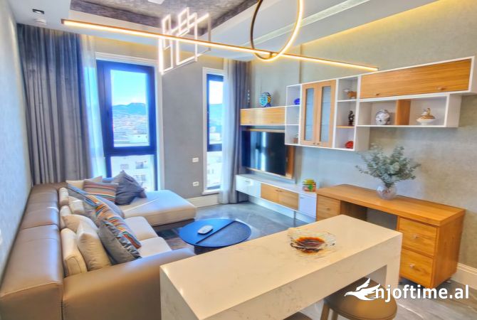 Shtepi ne shitje Penthose(kati i fundit panoramik) ne Tirane, 6+1, Mobilimi E mobiluar, Pagesa 1,605,000  Euro.