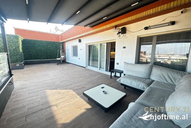 Shtepi ne shitje Penthose(kati i fundit panoramik) ne Tirane, 3+1, Mobilimi E mobiluar, Pagesa 360,000  Euro.