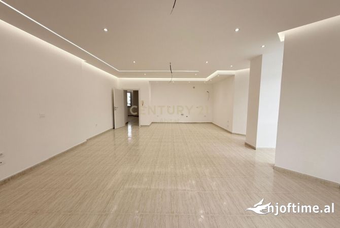 Shtepi ne shitje Apartament ne Tirane, 2+1, Mobilimi Bosh, pa mobiluar, Pagesa 450,000  Euro.
