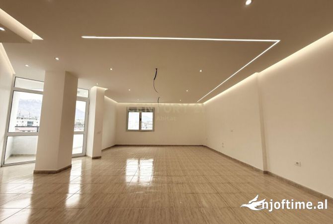 Shtepi ne shitje Apartament ne Tirane, 2+1, Mobilimi Bosh, pa mobiluar, Pagesa 450,000  Euro.
