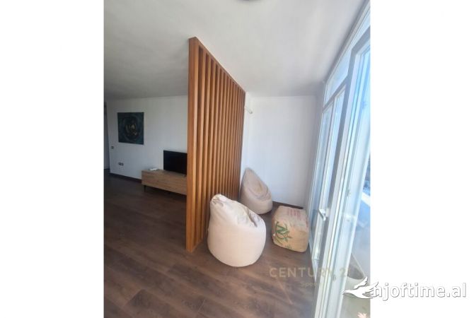 Shtepi ne shitje Apartament ne Tirane, 2+1, Mobilimi E mobiluar, Pagesa 175,000  Euro.