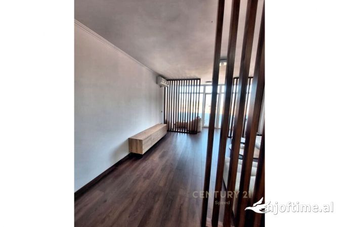 Shtepi ne shitje Apartament ne Tirane, 2+1, Mobilimi E mobiluar, Pagesa 175,000  Euro.