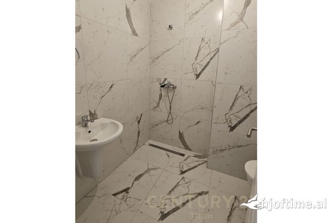 Shtepi ne shitje Apartament ne Tirane, 2+1, Mobilimi E mobiluar, Pagesa 177,000  Euro.