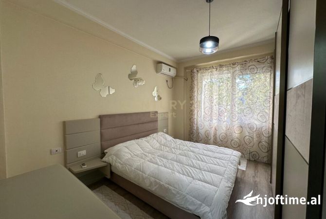 Shtepi me qera Apartament ne Tirane, 2+1, Mobilimi E mobiluar, Pagesa 900  Euro.