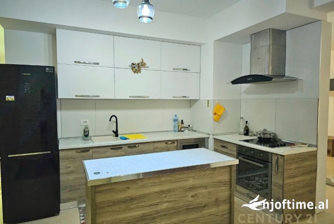 Shtepi me qera Apartament ne Tirane, 2+1, Mobilimi E mobiluar, Pagesa 650  Euro.