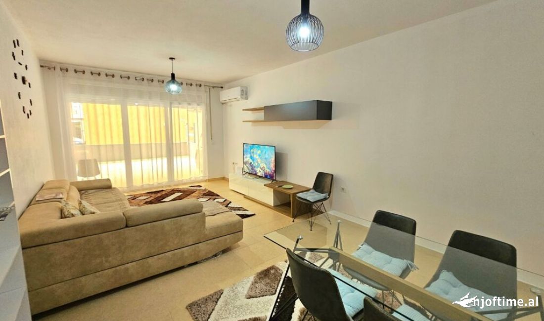 Shtepi me qera Apartament ne Tirane, 2+1, Mobilimi E mobiluar, Pagesa 650  Euro.