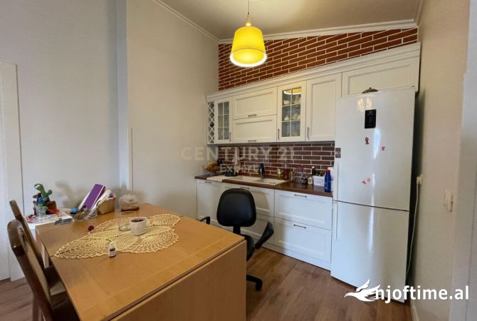 Shtepi ne shitje Apartament ne Tirane, 2+1, Mobilimi E mobiluar, Pagesa 155,000  Euro.