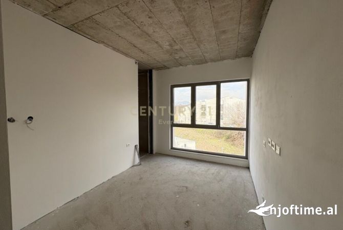 Shtepi ne shitje Apartament ne Tirane, 2+1, Mobilimi Bosh, pa mobiluar, Pagesa 378,000  Euro.