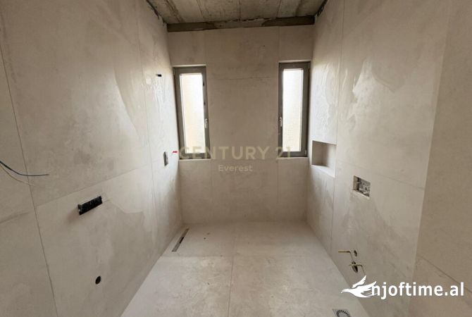 Shtepi ne shitje Apartament ne Tirane, 2+1, Mobilimi Bosh, pa mobiluar, Pagesa 378,000  Euro.