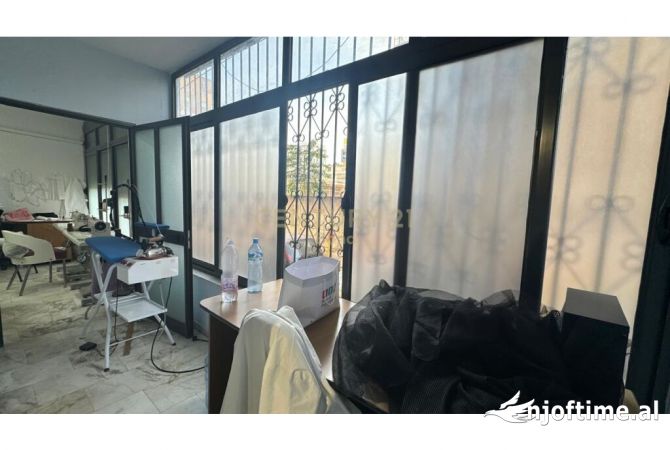 Ambient biznesi me qera 3+1 ne Tirane - 450 Euro