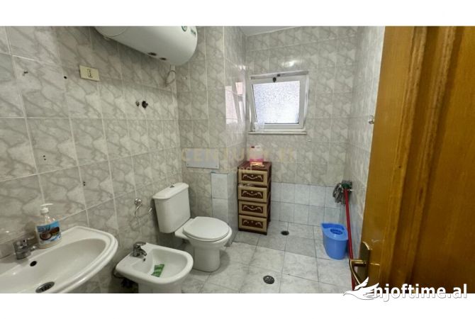 JEPET ME QIRA APARTAMENT 2+1 NE LAPRAKE PER BANIM/ZYRA + POST PARKIMI !!