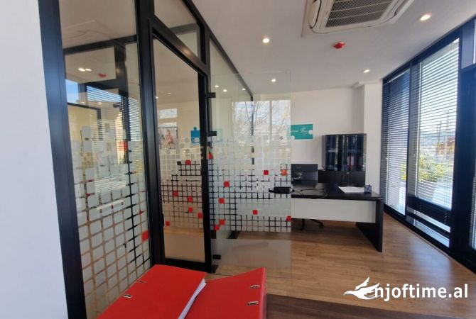 Ambient biznesi me qera 3+1 ne Tirane - 10,000 Euro