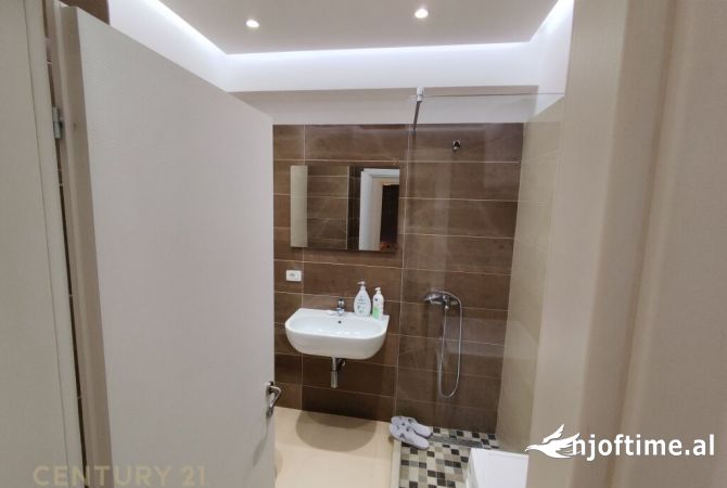 Shtepi ne shitje Apartament ne Tirane, 2+1, Mobilimi E mobiluar, Pagesa 260,000  Euro.