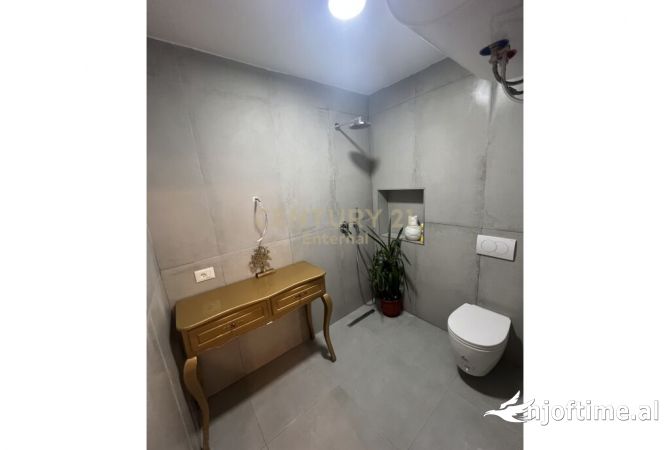 Apartament 2+1 me qera per zyra