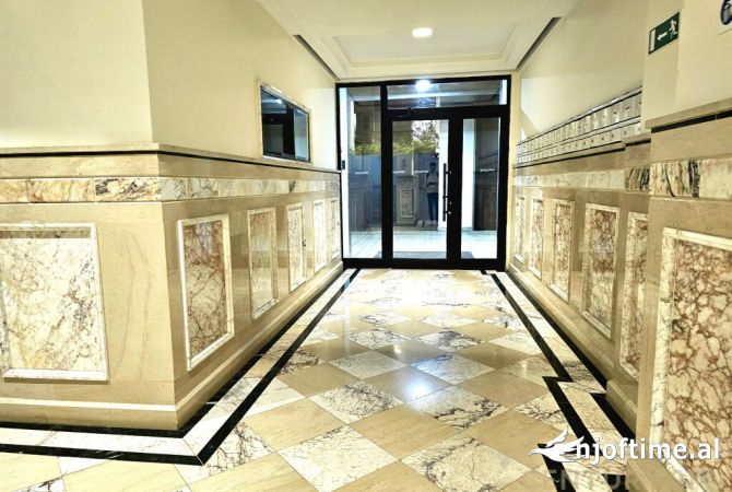 Shtepi ne shitje Apartament ne Tirane, 3+1, Mobilimi E mobiluar, Pagesa 604,000  Euro.