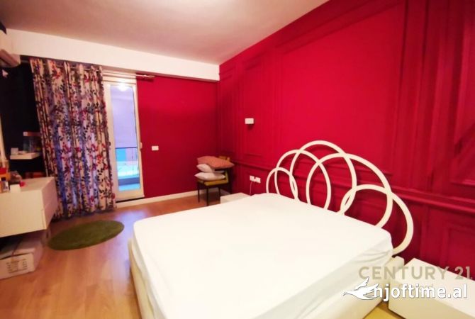 Shtepi ne shitje Apartament ne Tirane, 1+1, Mobilimi E mobiluar, Pagesa 230,000  Euro.