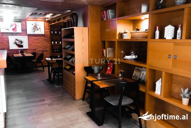 Ambient biznesi me qera 2+1 ne Tirane - 2,000 Euro