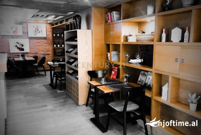 Ambient biznesi me qera 2+1 ne Tirane - 2,000 Euro