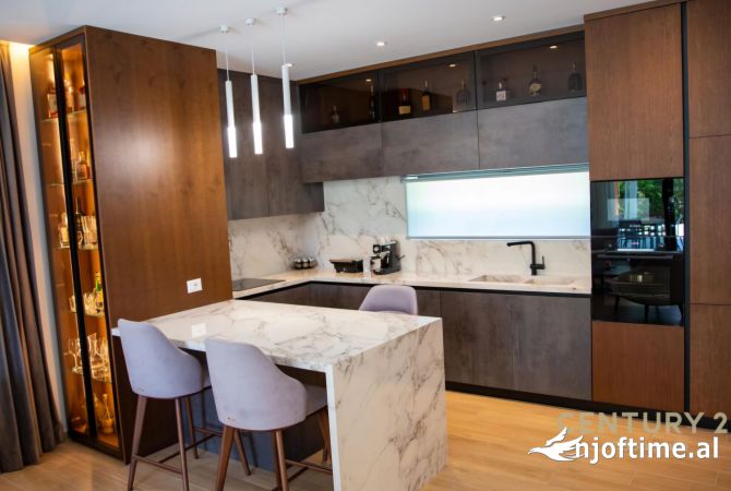 Shtepi ne shitje Vila Luksoze ne Durres, 4+1, Mobilimi Pjeserisht e mobiluar, Pagesa 1,200,000  Euro.