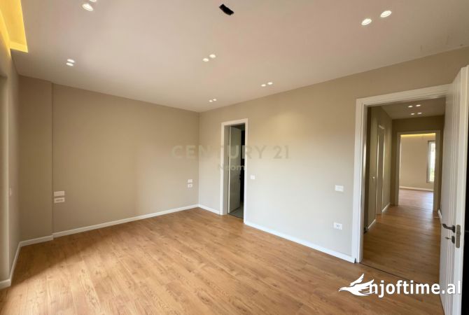 Shtepi ne shitje Apartament ne Tirane, 2+1, Mobilimi Bosh, pa mobiluar, Pagesa 255,000  Euro.