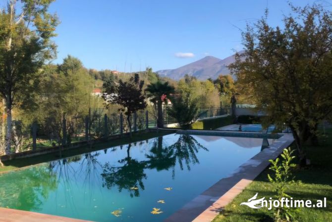 Luxury villas for rent in Tirana 4+1, In Part