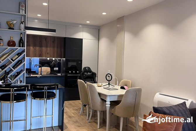 Shtepi ne shitje Apartament ne Tirane, 2+1, Mobilimi E mobiluar, Pagesa 212,000  Euro.