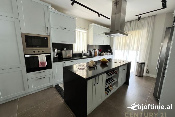 Shtepi me qera 4+1 ne Tirane - 5,000 Euro