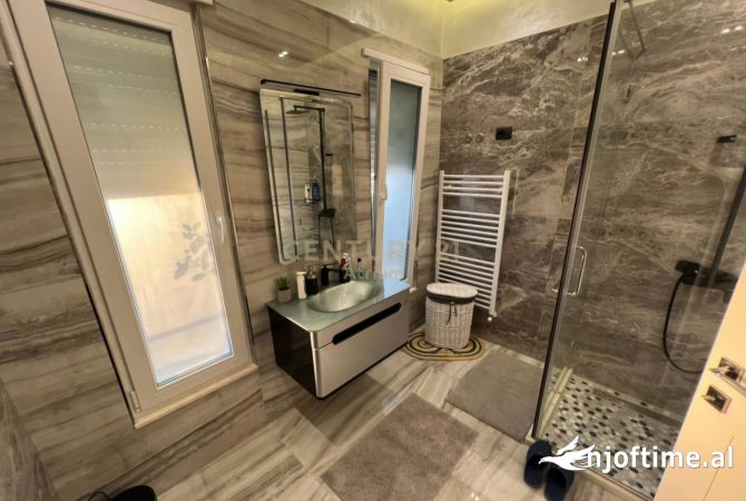 Shtepi ne shitje Apartament ne Durres, 2+1, Mobilimi E mobiluar, Pagesa 290,000  Euro.