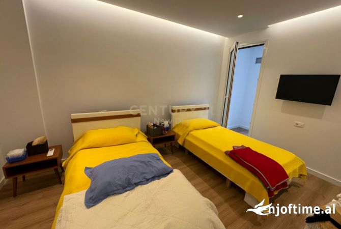 Shtepi ne shitje Apartament ne Durres, 3+1, Mobilimi E mobiluar, Pagesa 260,000  Euro.