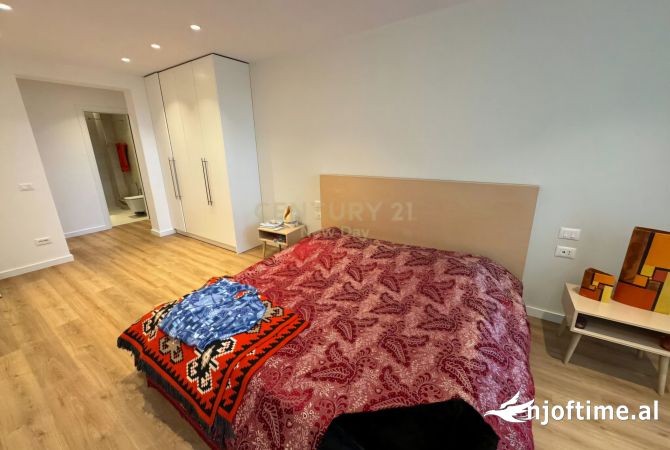 Shtepi ne shitje Apartament ne Durres, 3+1, Mobilimi E mobiluar, Pagesa 260,000  Euro.